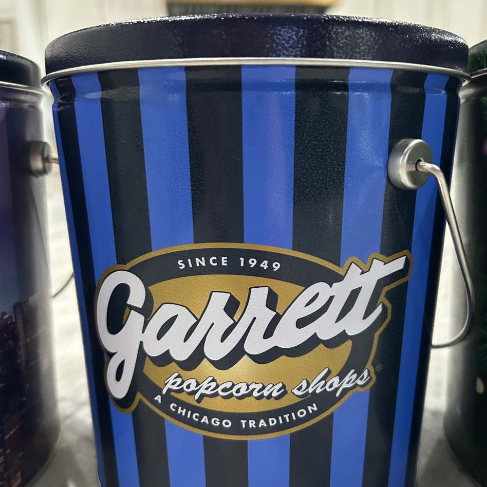 Set of Garrett Popcorn Tins - Picture 6 of 7